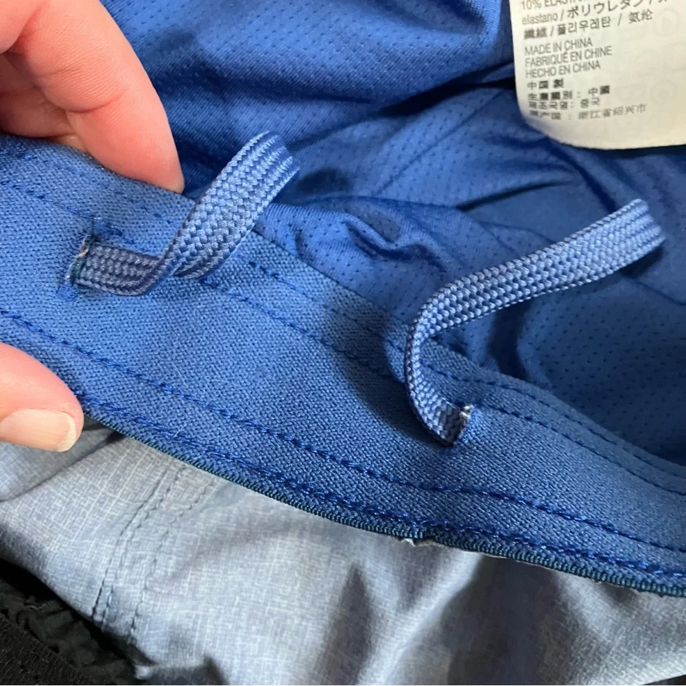 Kirkland size large Blue men’s swim trunks color block vacation